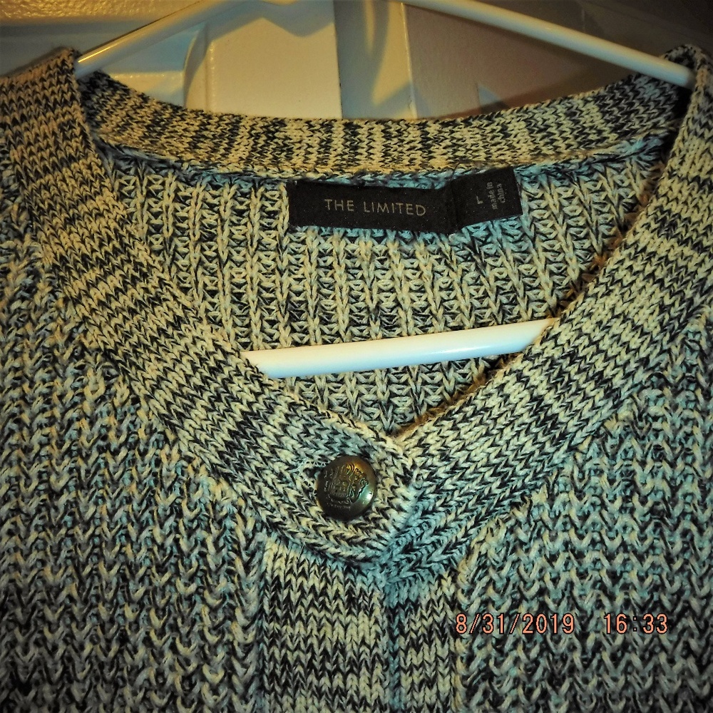 Button down sweater - Picture 2 of 3